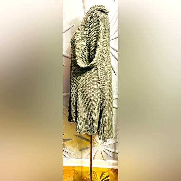 EUC Free People SZ M army green V-neck sweater with frayed edges, bust 46”-56” - Picture 6 of 9